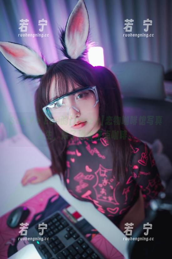Son Ye Eun的[Loozy]恋物咖啡馆写真人生，除了酒也来点咖啡。